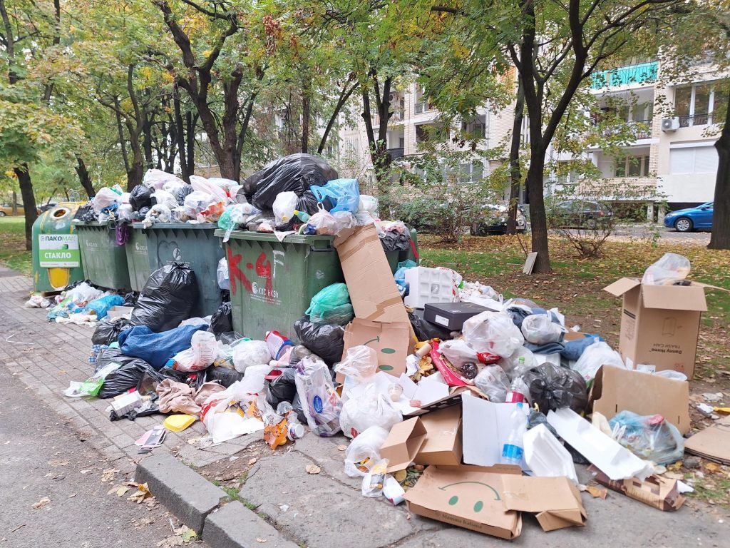 Дератизација во училиштата, градинките и зградите и дезинфекција на јавни површини во Центар