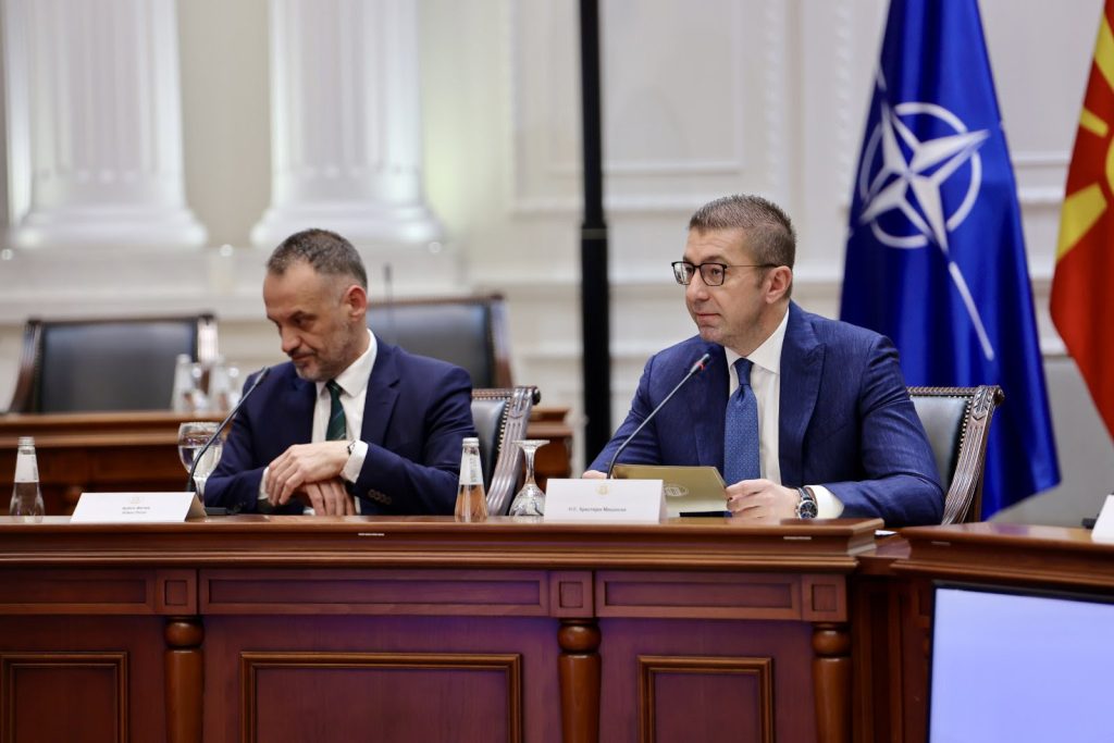 Со свечена седница во Владата обележан Денот на албанската азбука