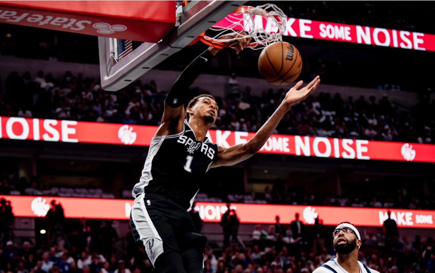 Вембањама е чудо, еве како се шутираат тројки! (ВИДЕО)