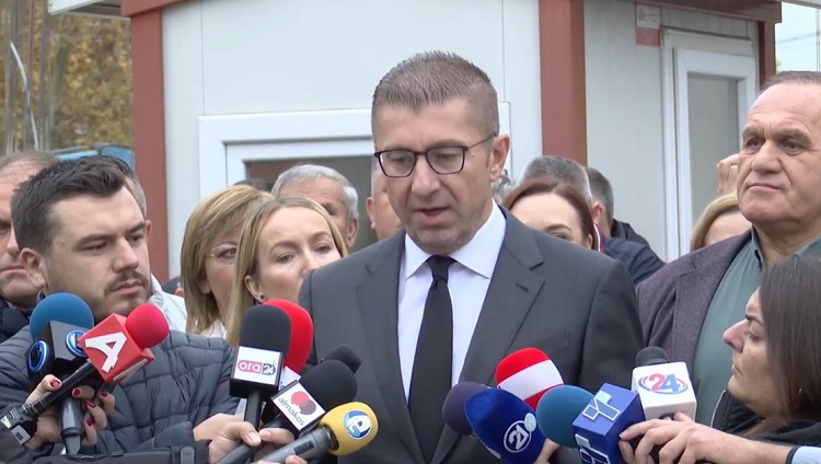 Мицкоски: Се потврдуваат тезите дека Бугарите сакаат комплетно редефинирање на македонскиот идентитет