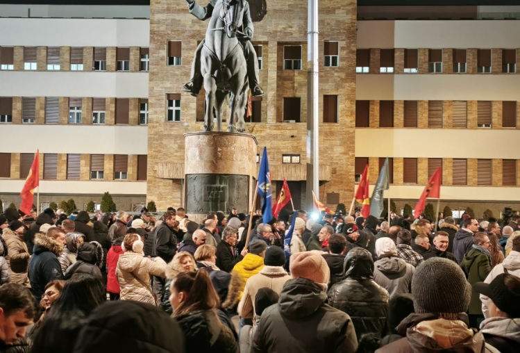 Протест за минимална плата: СДСМ поддржува 600 евра, ВМРО-ДПМНЕ критикува и предлага дијалог