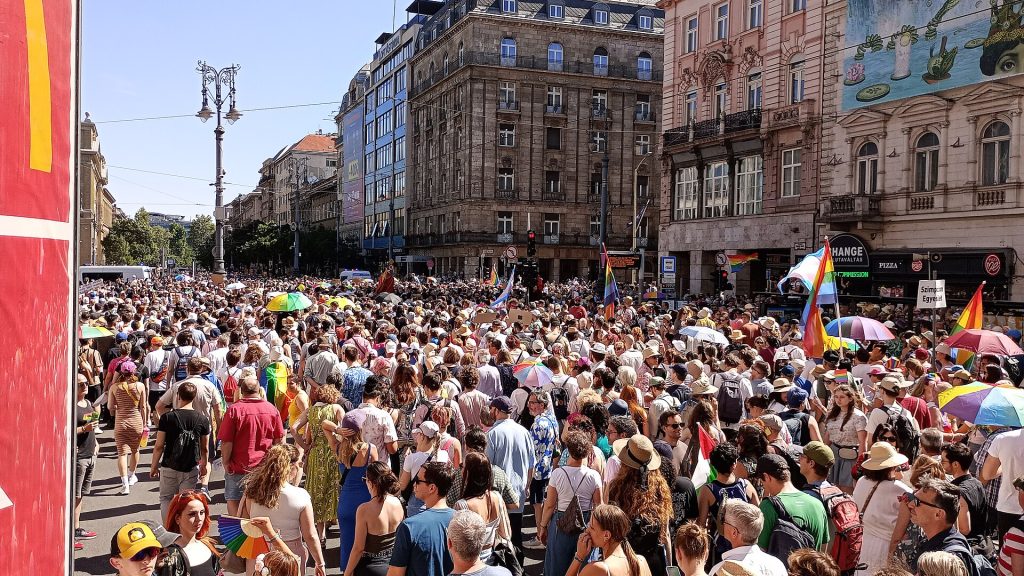 Унгарската полиција одобри да се случи Прајд во Будимпешта како прекин на ерата на Орбан