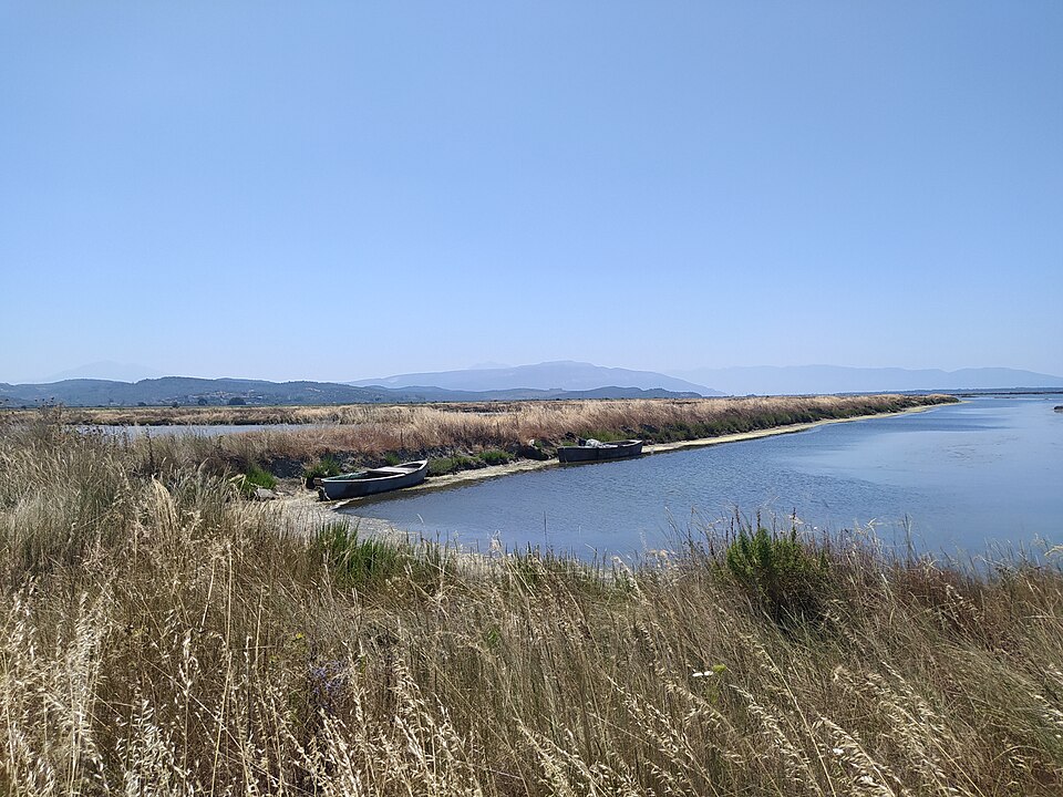 ЕУ ја предупреди Албанија дека луксузното одморалиште во заштитена природа ги крши законите за животна средина