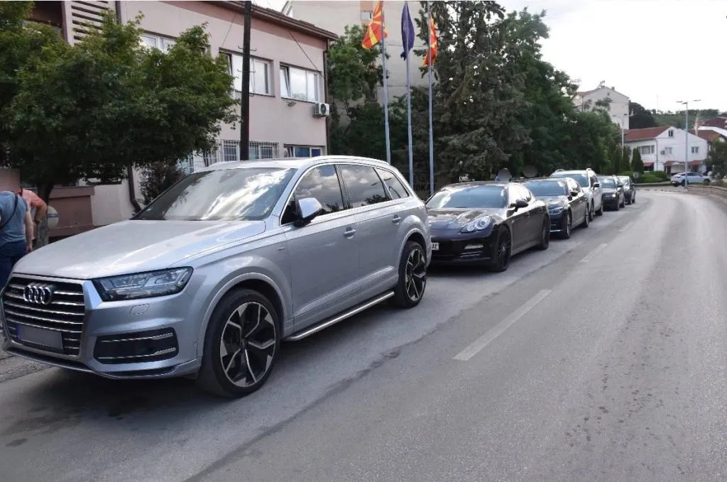 Полицијата одзема шест возила и недвижен имот од Александар Лазаров, кој побегна од полициска станица во Кочани