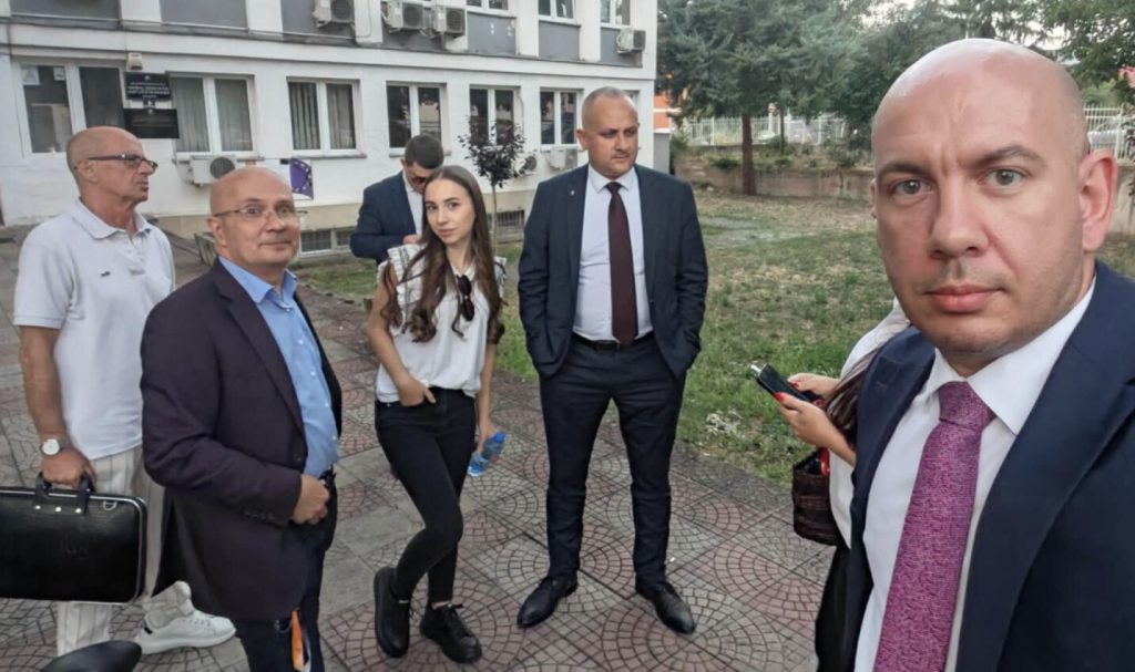 И покрај забраната за влез во Македонија, бугарски пратеници присуствувале на судење во Кочани