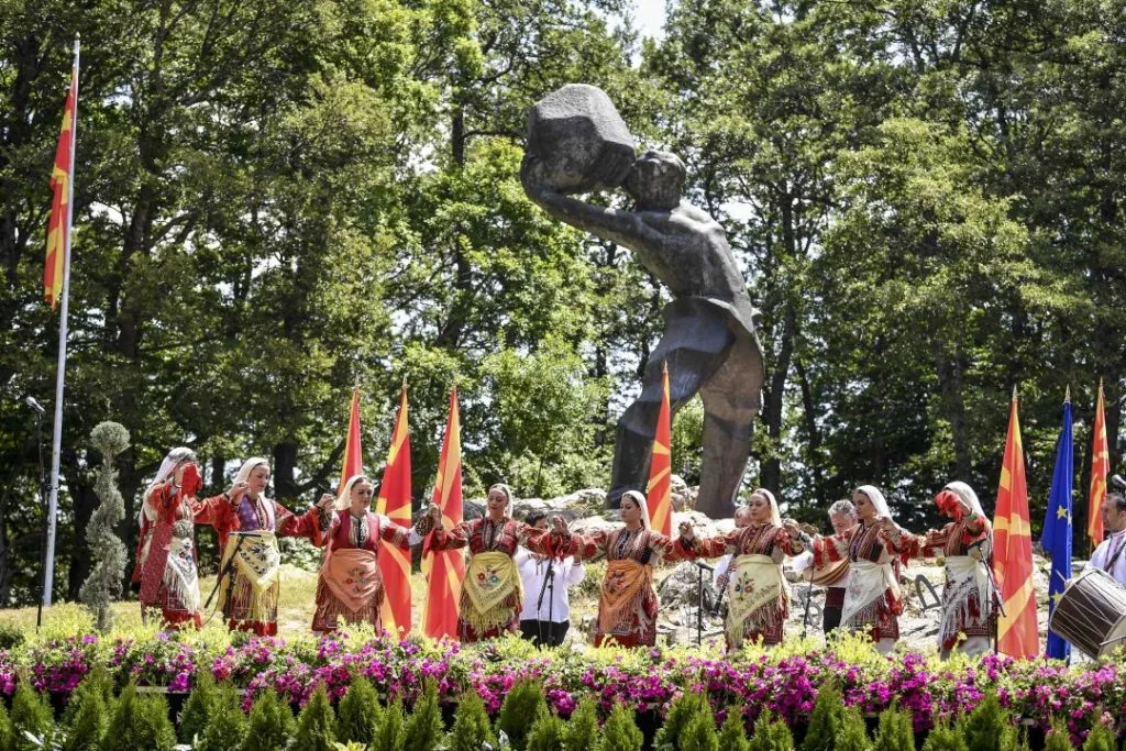 Чествување на Илинден: Претседателката во Скопје, премиерот во Пелинце, министрите во Крушево