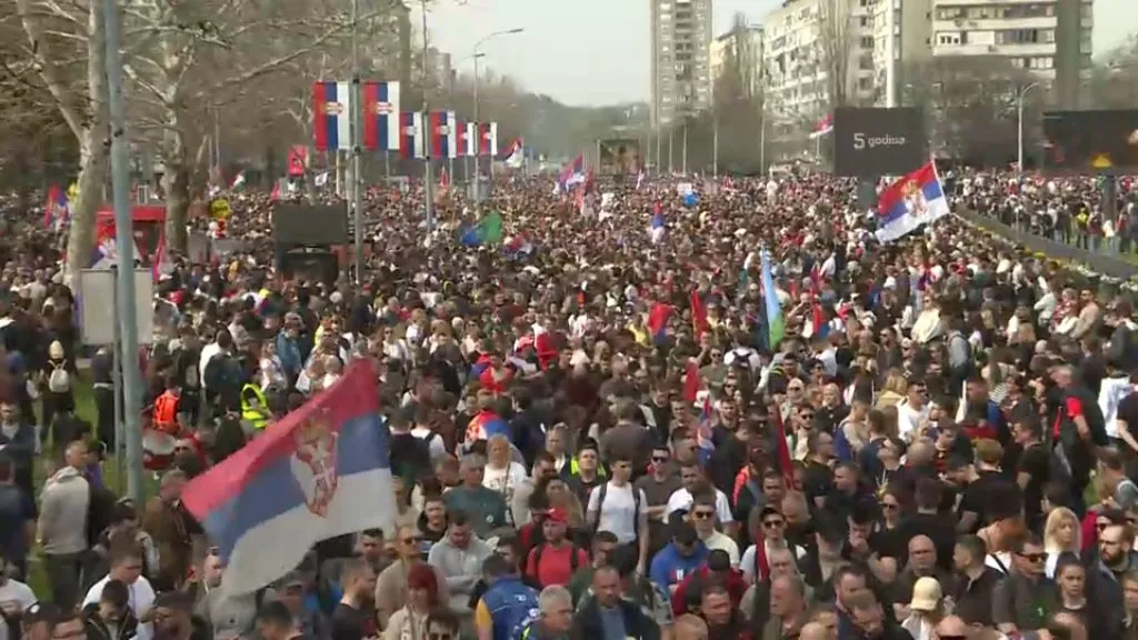Масовен собир во Белград на завршниот митинг на Студентската листа